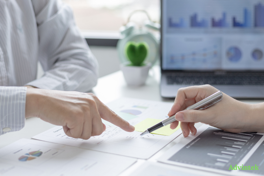 Finance team reviewing invoice reports for Oman e-invoicing and VAT compliance