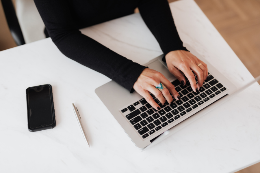 einvoice service provider using laptop