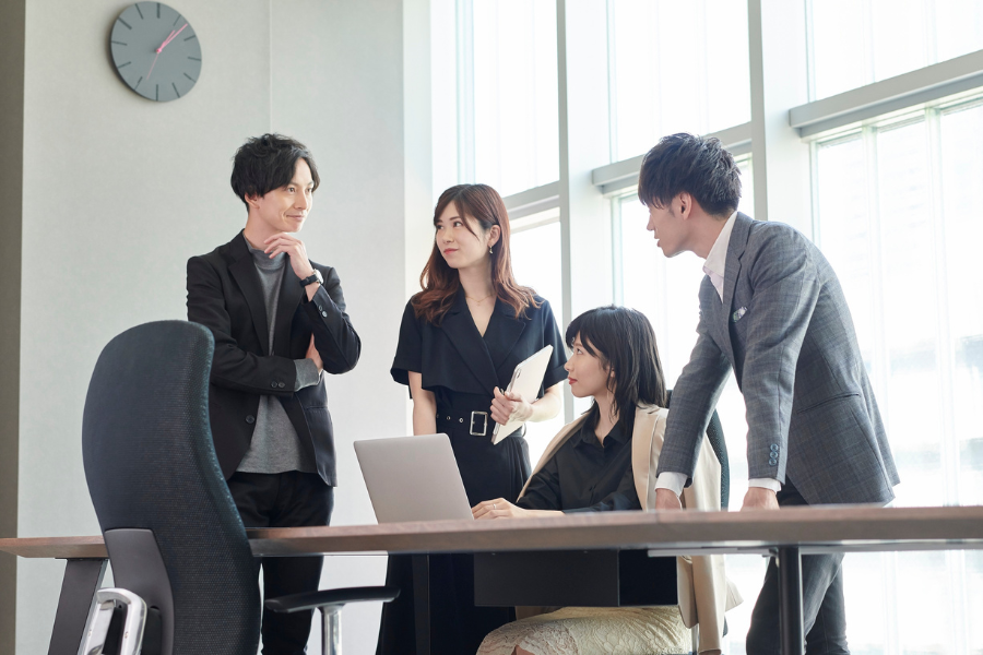 SME discussing invoicing requirements 