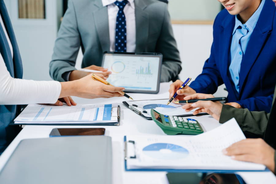 business discussing oman invoicing
