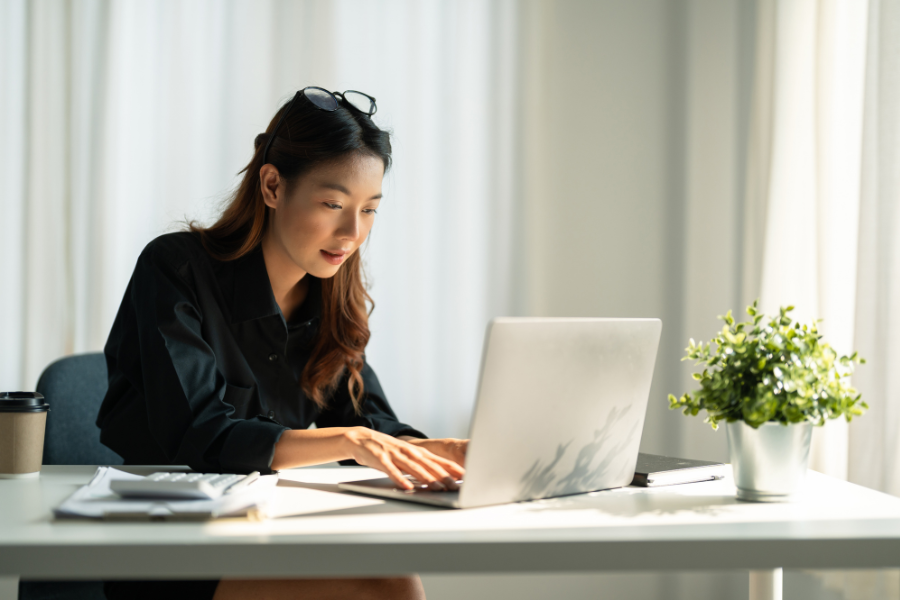 woman accounting invoicing